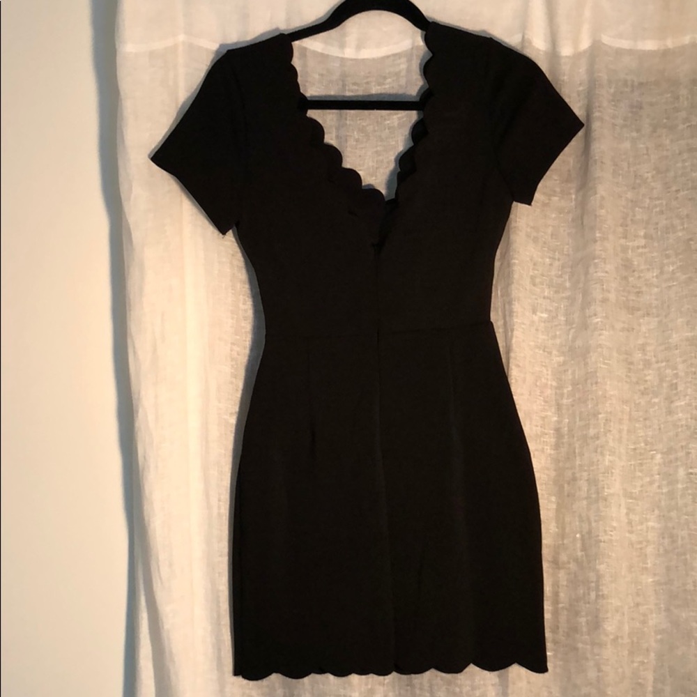 Black body con dress with scallop detail - Picture 3 of 5